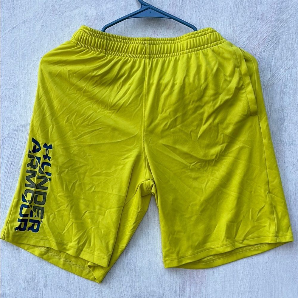 Under Armour boys Youth large  Yellow Shorts green yellow